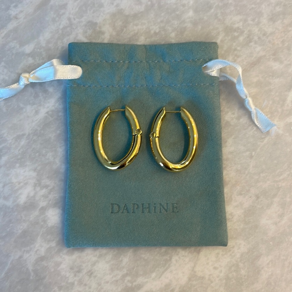 amazing Daphine UK gold plated hoop earrings